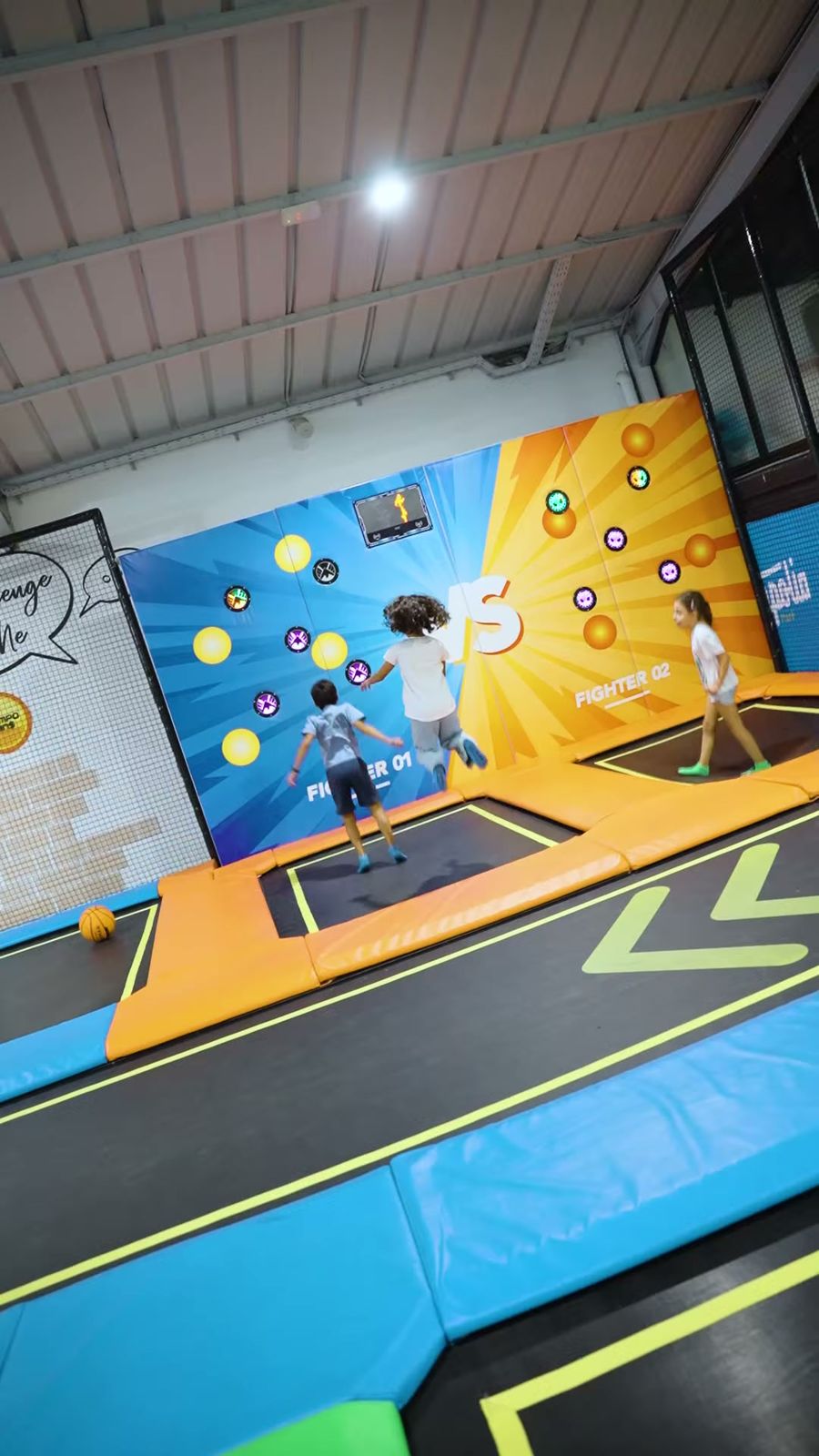 Enfant qui saute dans la Jump Arena